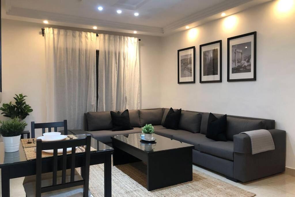 Luxury Apartment In Awesome Location In Amman Esterno foto