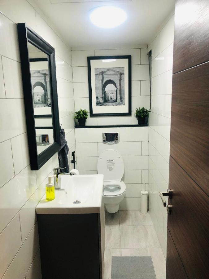 Luxury Apartment In Awesome Location In Amman Esterno foto